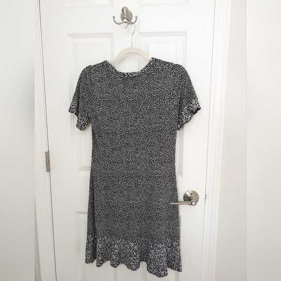 Michael Kors, Black/White Shift Dress, Size 6 - Picture 3 of 4